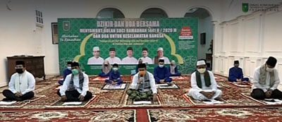 Sambut Ramadan di Tengah Pandemi Corona, Gubri Teteskan Air Mata Saat Zikir dan Doa Bersama